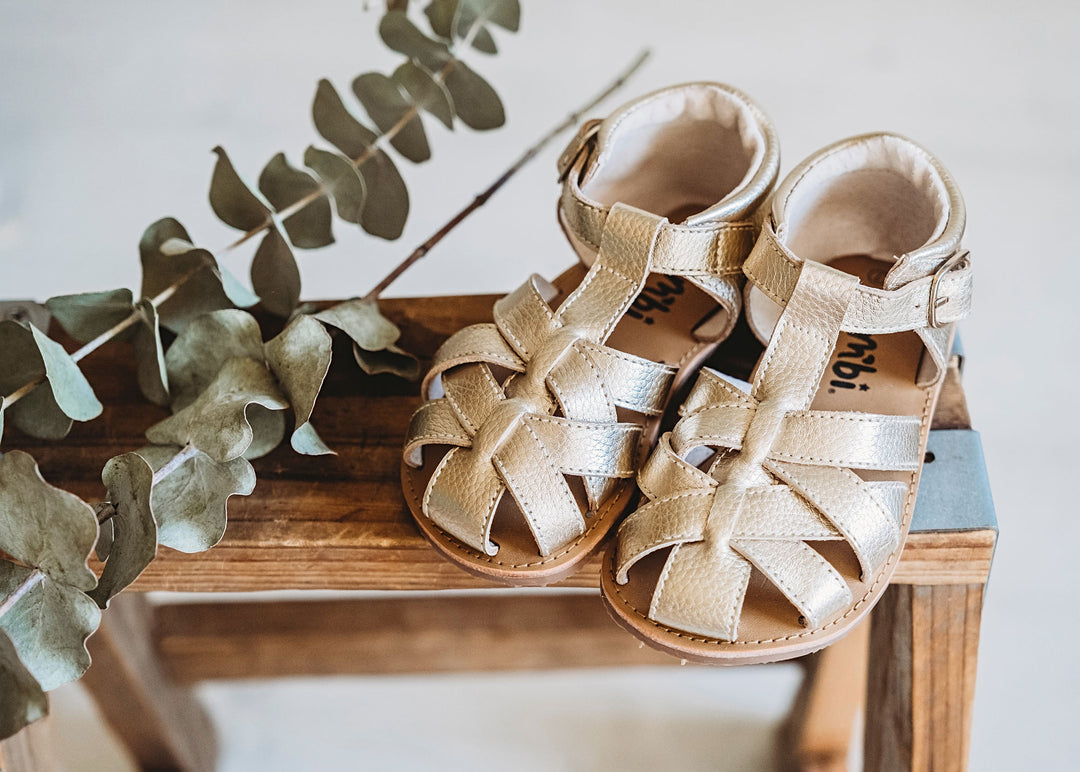Sandalias Clásicas Doradas